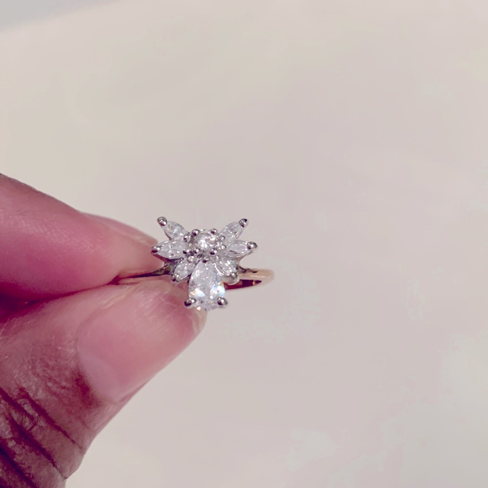 Gold tone ring, size 7
